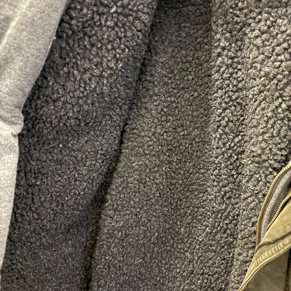 Vintage Levi's green trucker jacket with grey hood and fleece lining - Picture 4 of 10